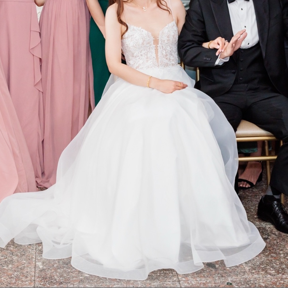 Paloma Blanca Mikaella 2331